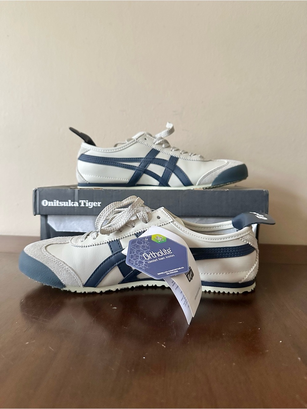NWT Onitsuka Tiger Mexico 66 Leather Sneakers Birch/Navy Peacoat, US 7.5 M, 9 W